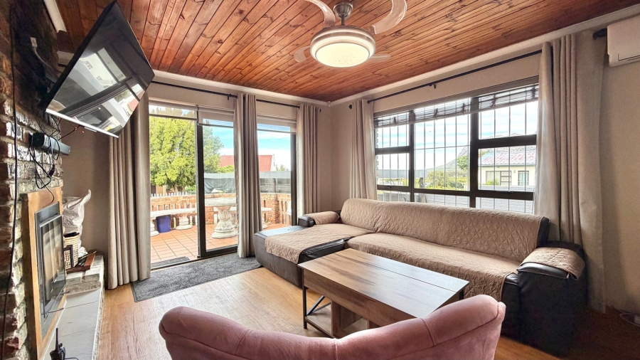 3 Bedroom Property for Sale in Palmiet Western Cape